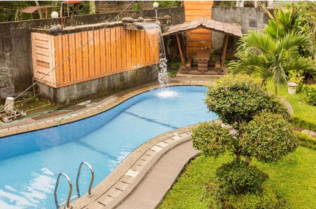 Villa Anjung Balak Cisarua Exteriör bild