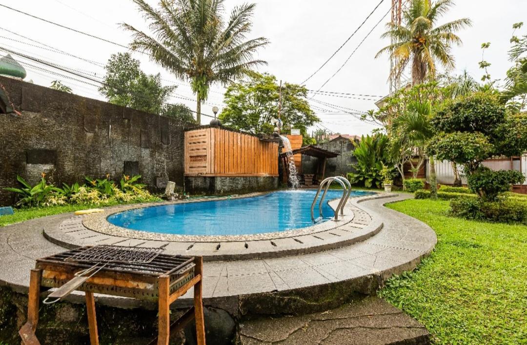 Villa Anjung Balak Cisarua Exteriör bild