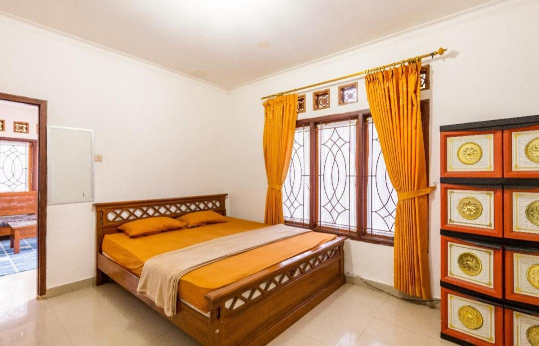 Villa Anjung Balak Cisarua Exteriör bild