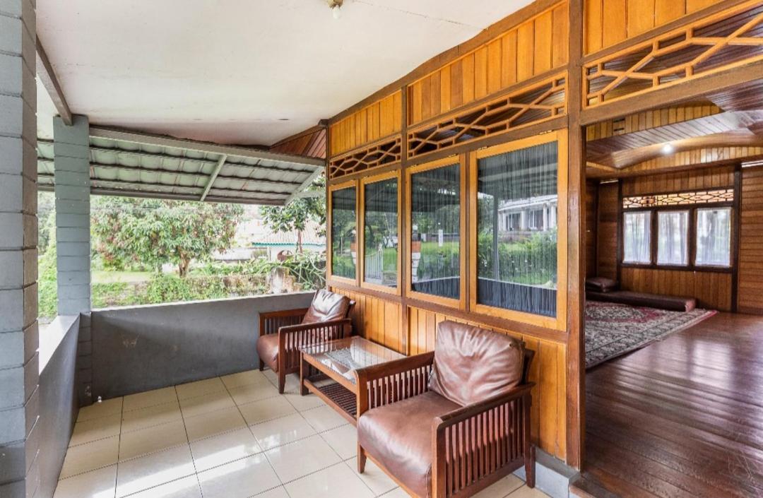 Villa Anjung Balak Cisarua Exteriör bild