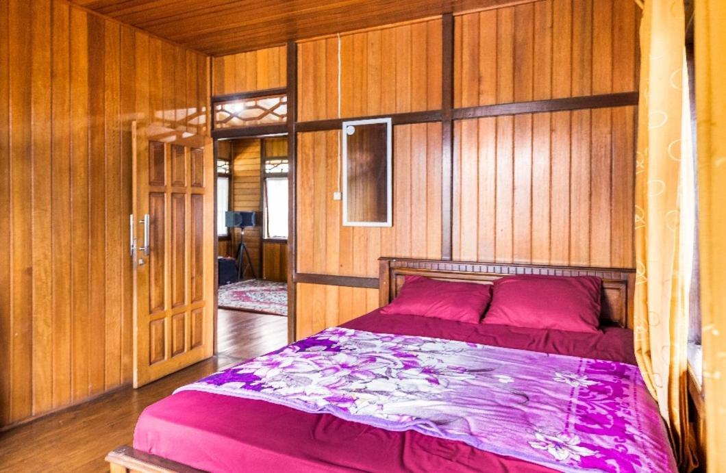 Villa Anjung Balak Cisarua Exteriör bild