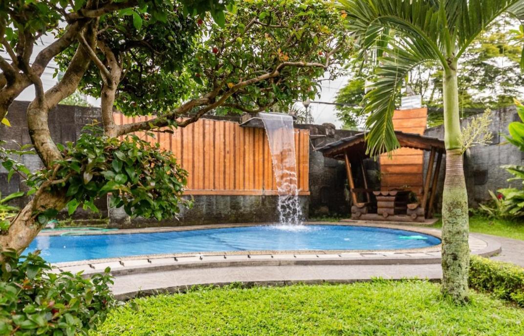 Villa Anjung Balak Cisarua Exteriör bild