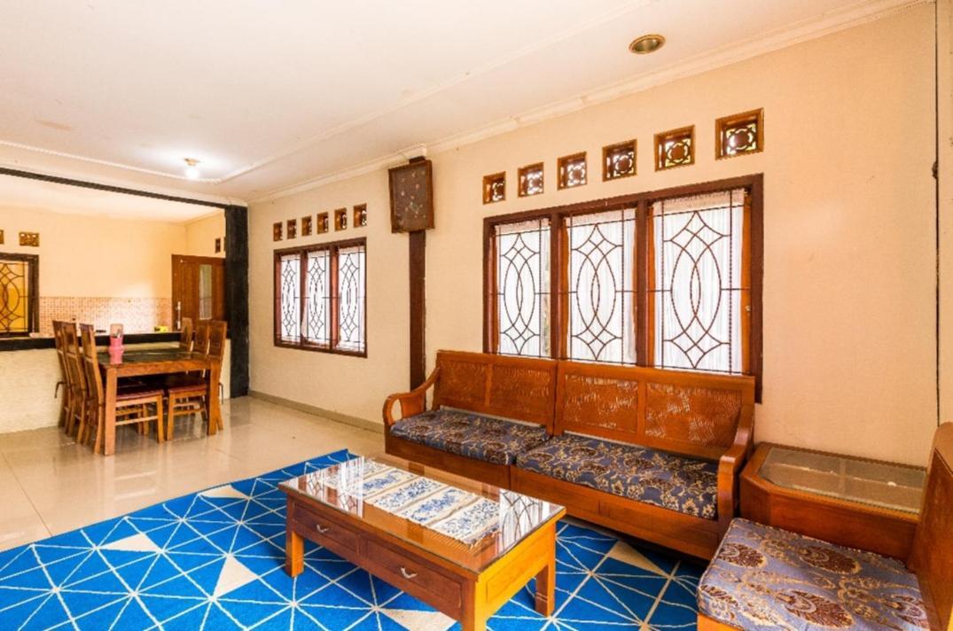 Villa Anjung Balak Cisarua Exteriör bild
