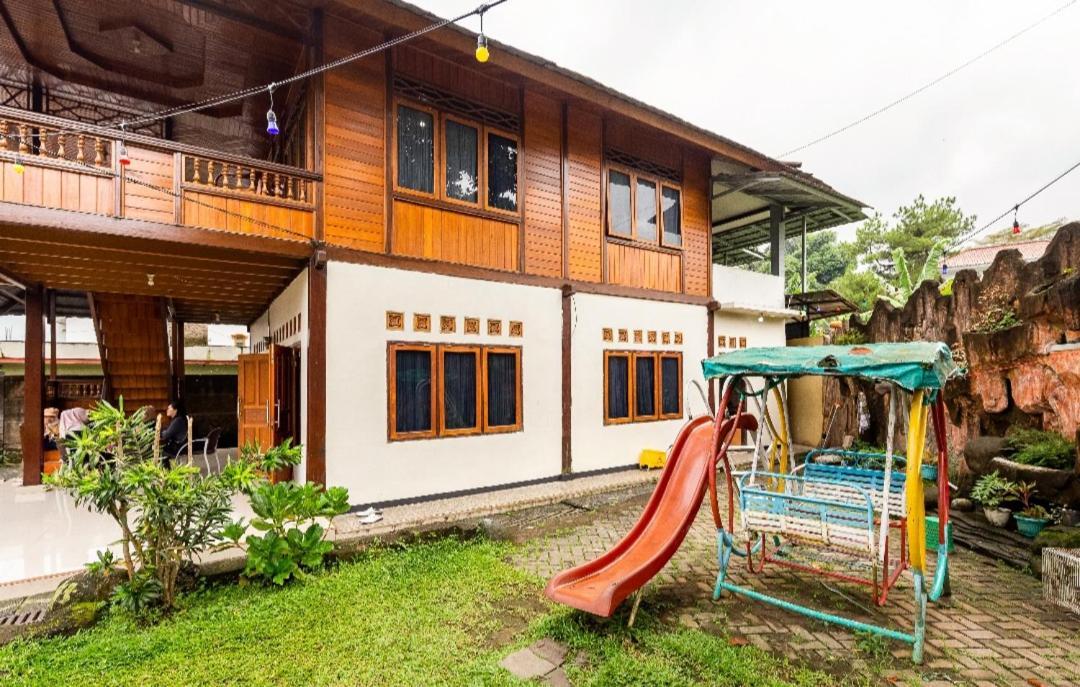 Villa Anjung Balak Cisarua Exteriör bild